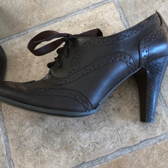 ‘Maurices’ brown high heel shoes - Picture 3 of 10